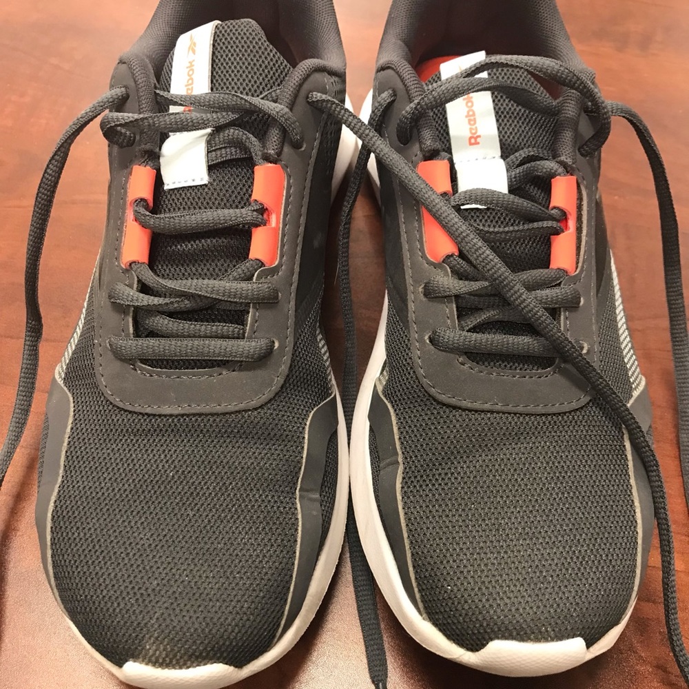 Reebok tennis shoes 8.5.